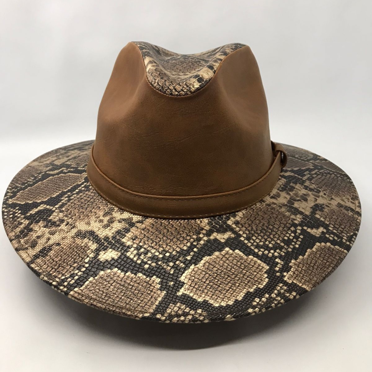 Sombrero de vinipiel de  horma Indiana, estampado vibora color Camel 0175 Laredo Hats Dama Laredo Hats