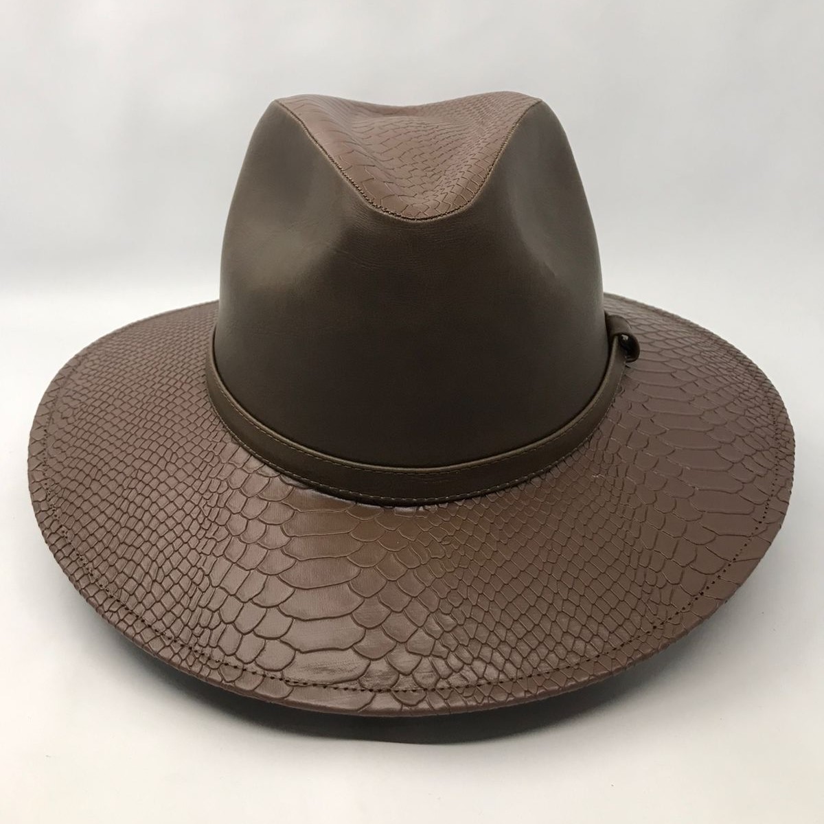 Sombrero de vinipiel de  horma Indiana estampado vibora café 0176 Laredo Hats Dama Laredo Hats